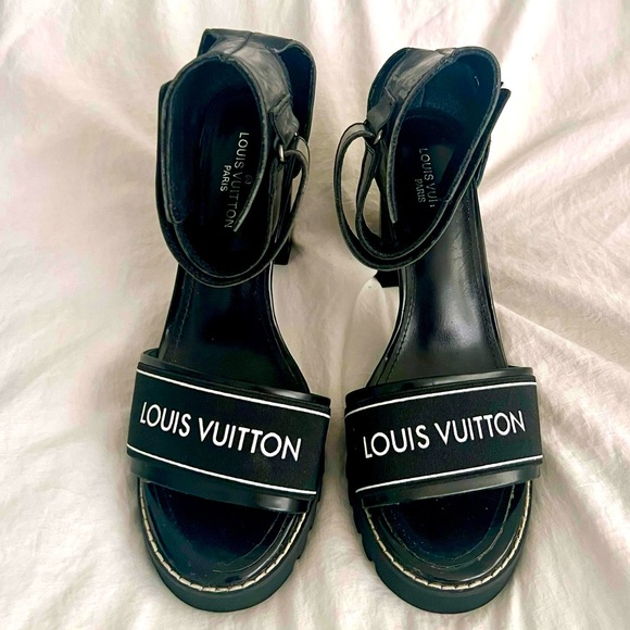 👑✅PRICE FIRM✅Fabulous Fashion Black Star Trail Sandal Heels - Picture 4 of 17